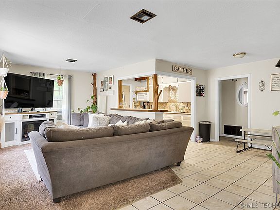4th image of 714 10th Ave NW