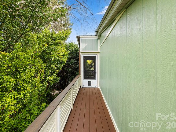 4th image of 12 Timbers Edge Ln