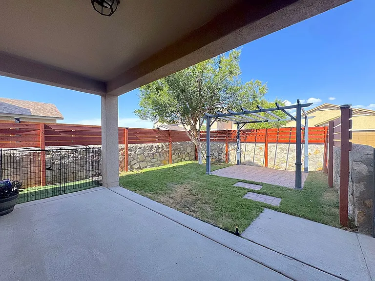2068 Robert Minnie Pl — Photo 38