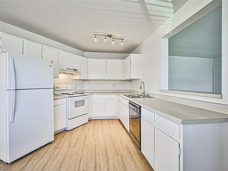 5091 Pioneer Ave #201 — Photo 1
