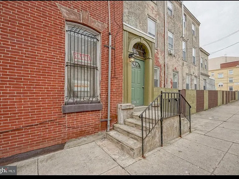 1542 N 15th St #3 — Photo 2