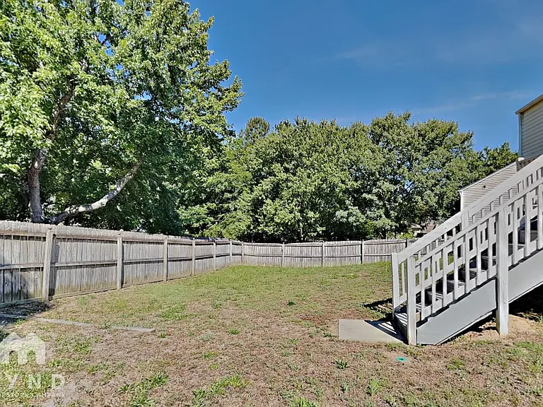 105 Bridgedale Ct — Photo 22