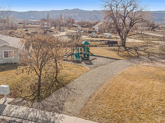 4th image of 256 Sargent Cir