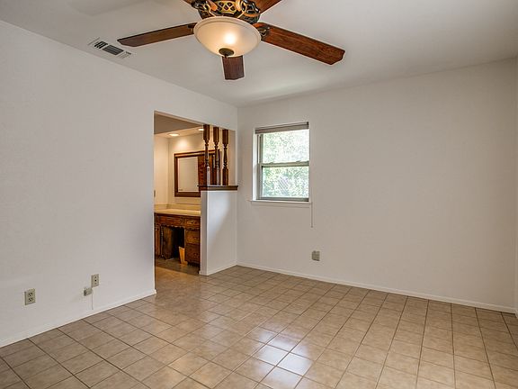 2_909-cherry-laurel-ln-arlington-tx-High-Res-3.jpg