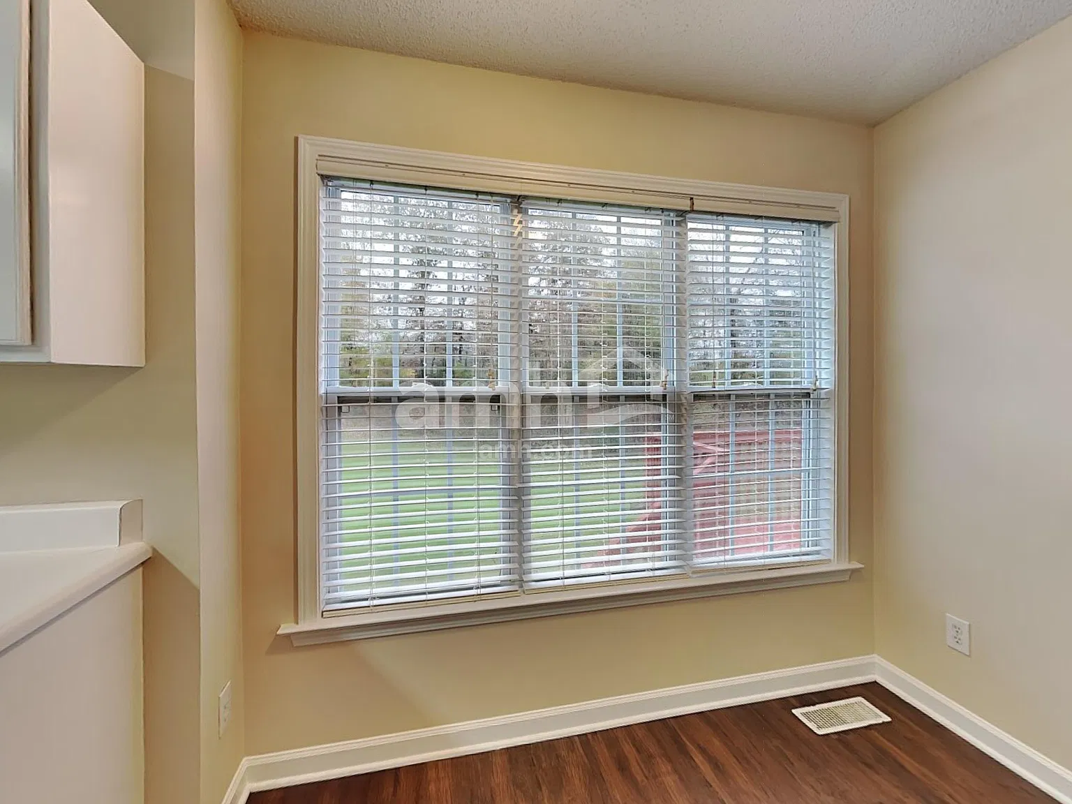3 bed, 2.5 bath, 1867 sqft, $2,080 — Photo 4