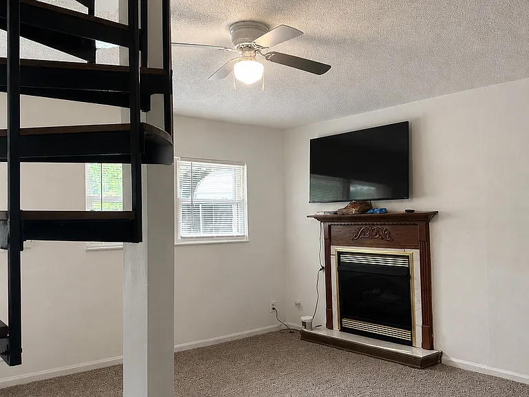 1609 Barry Rd — Photo 2