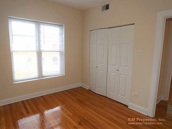 4th image of 859 W Cornelia Ave #2F