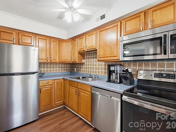5th image of 233 Scottie Pl
