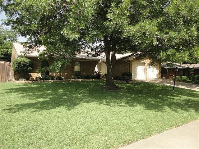 1st image of 108 Lakeway Dr