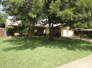 108 Lakeway Dr, Benbrook, TX 76126