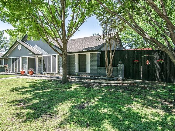 2nd image of 2825 Las Palmas Ln