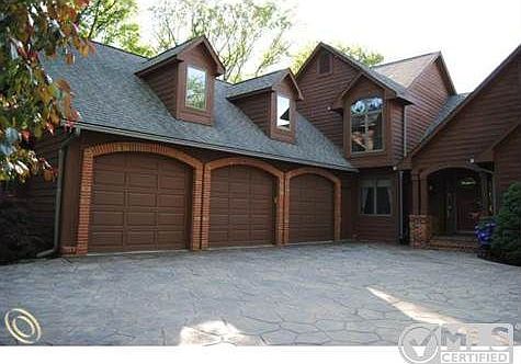 3 car garage 3620 Timber Ridge D