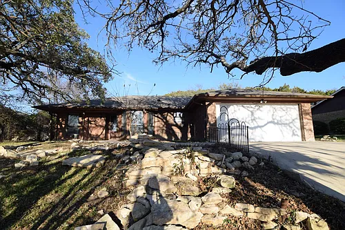 2213 Phyllis Dr Photo 1