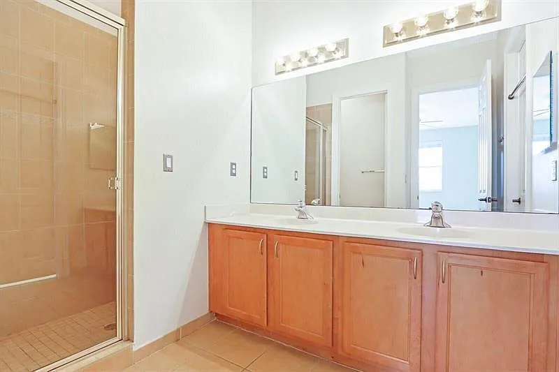 880 Millbrae Ct