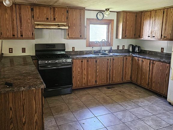 5th image of 2840 Green Bass Rd