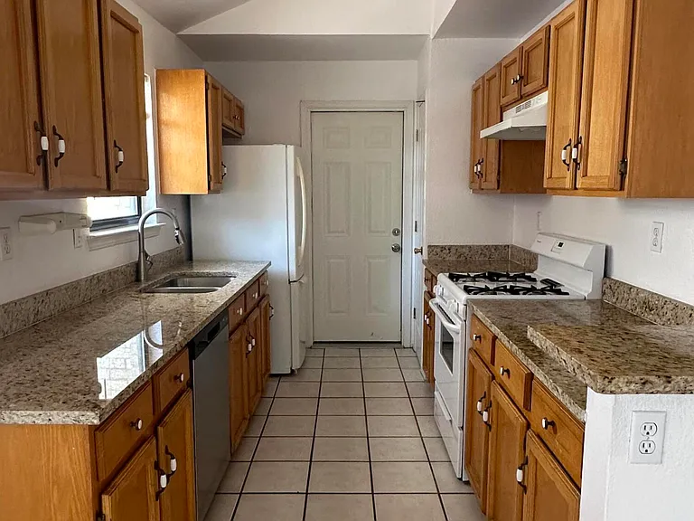 7324 Canyon Run Dr — Photo 8