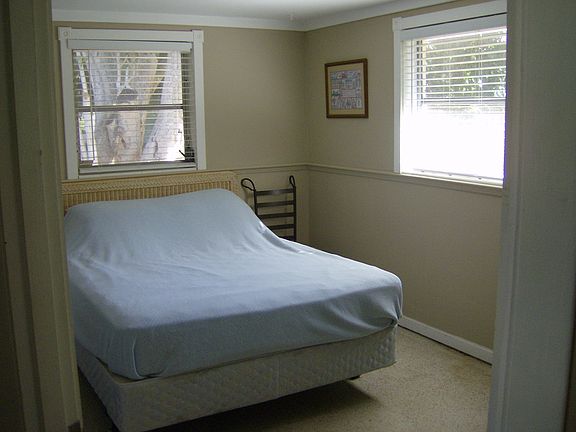 3rd image of 520 E Seminole Dr