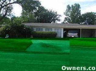903 E Johnston St, Rotan, TX 79546