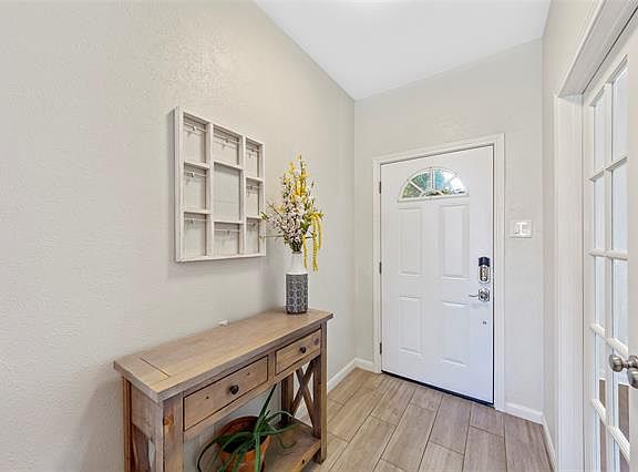 5th image of 1220 Fox Hollow Dr
