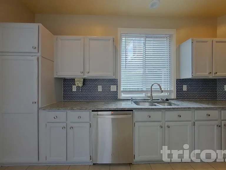 16240 Quarry Hill Dr — Photo 6