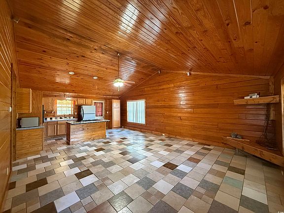 3rd image of 115 Roberts Ln.