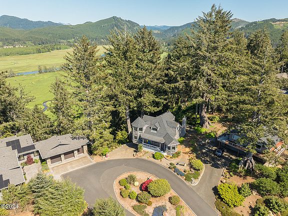 4th image of 406 Siletz View Ln