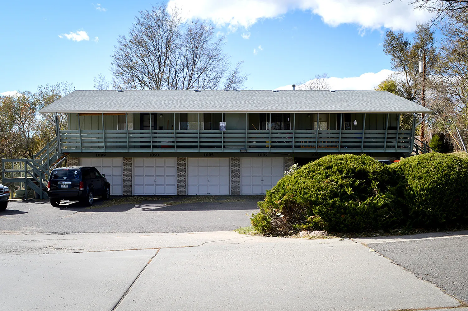 1089 Lee Street — Photo 2