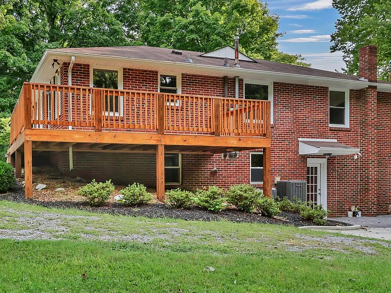 613 Channell Dr — Photo 3