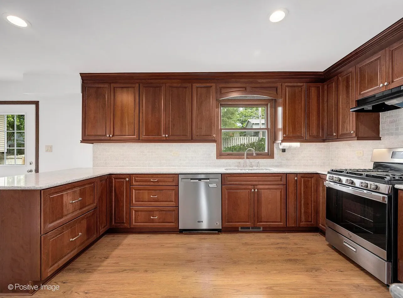 3 bed, 1.5 bath, 1866 sqft, $3,400 — Photo 3