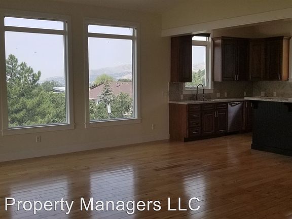 2nd image of 1726 S Mohawk Cir