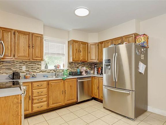 4th image of 1459 Braden Cres
