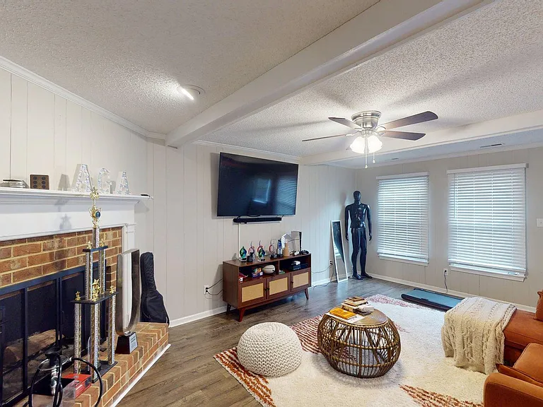 4936 Fountain Hall Dr — Photo 4
