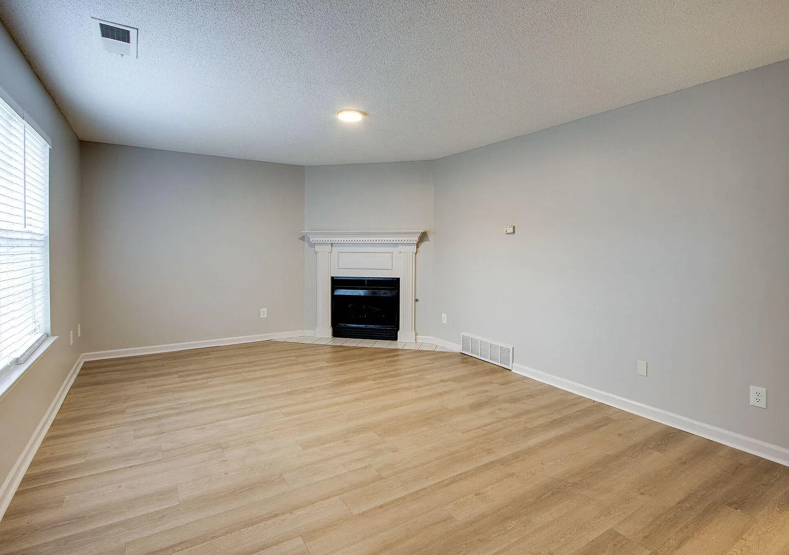 3 bed, 2.5 bath, 1470 sqft, $1,795 — Photo 1