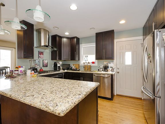 5th image of 8912 Crawford Ave