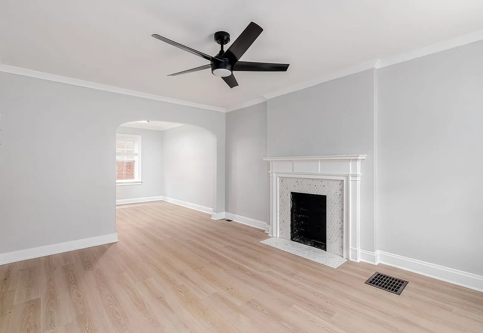 2 bed, 1.0 bath, $1,895 — Photo 4