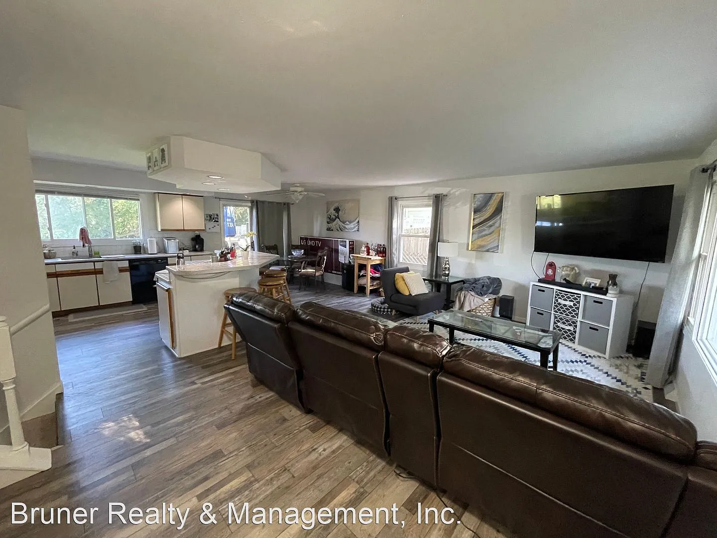 2746 Lyman Ln photo 1