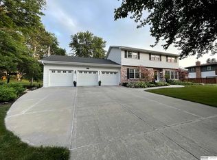12615 Deer Hollow Dr, Omaha, NE 68154