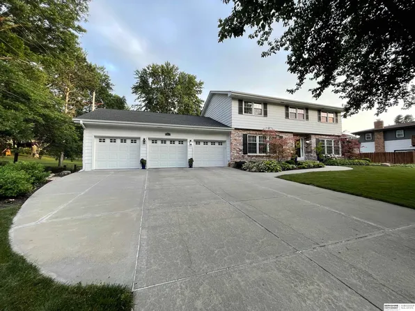 12615 Deer Hollow Dr, Omaha, NE 68154