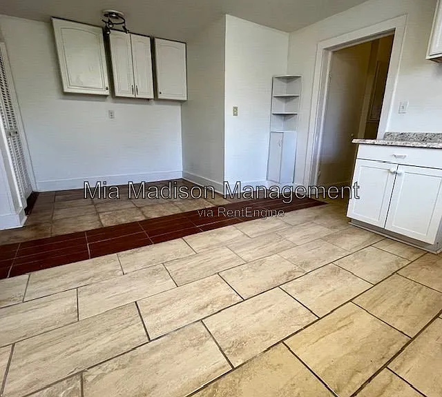 211 W 59th St #A — Photo 14