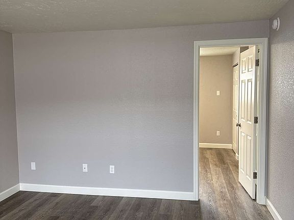4th image of 437 Hewitt Ave #1