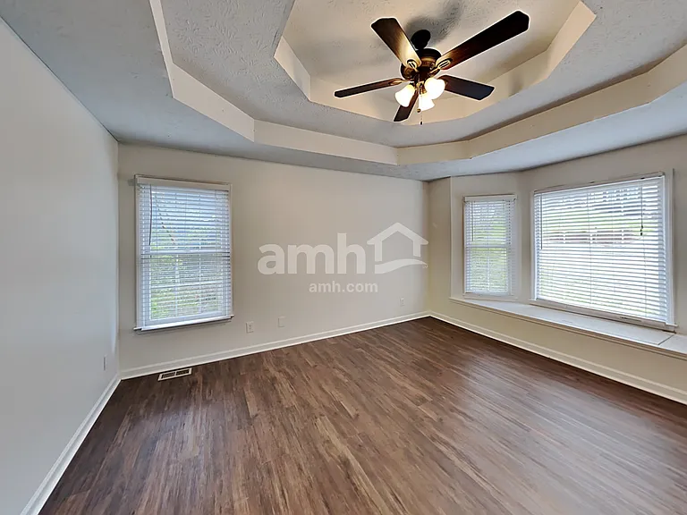 468 Springfield Dr — Photo 10