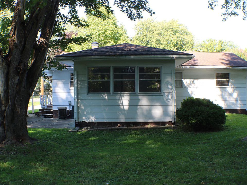 23820 Glenwood St, photo 8