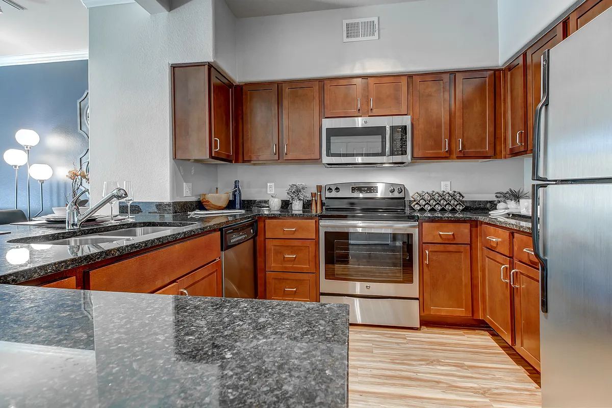 Stunning updated kitchen. - Via Las Colinas