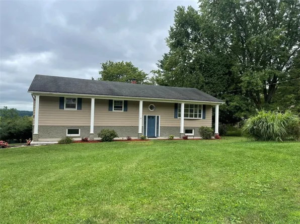 1 Deerfield Dr, Owego, NY 13827
