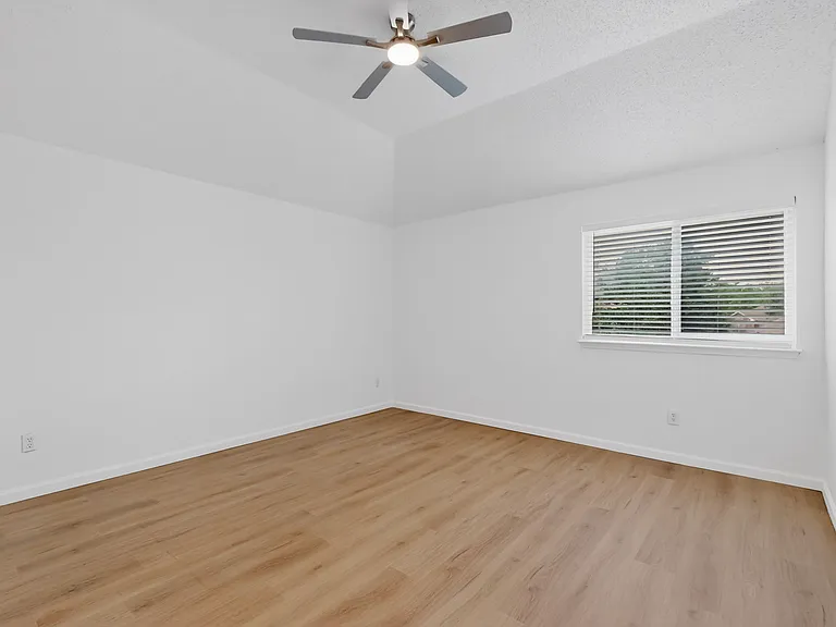 7807 Kristina Dr — Photo 20