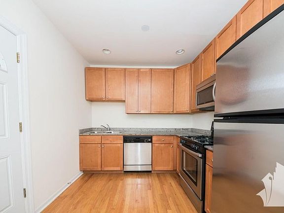 4th image of 4552 N Wolcott Ave