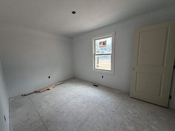 5th image of 377 E Forest Ave