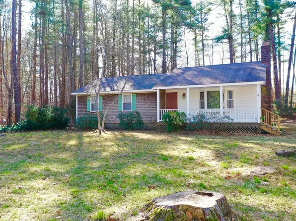 4 Coombs Rd, Rochester, MA 02770
