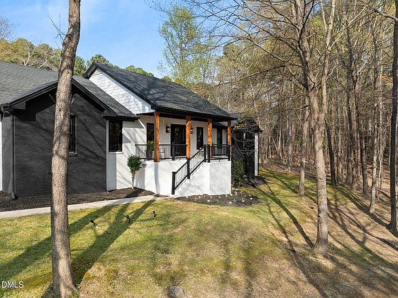 3rd image of 712 Malbay Ln