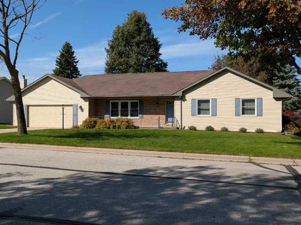 2540 Saint Ann Dr, Green Bay, WI 54311